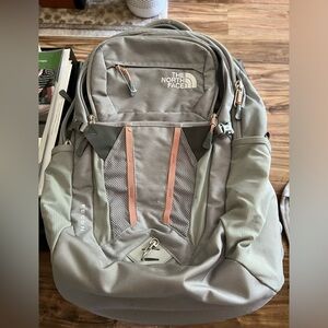 New Northface RECON Backpack with all the bells and whistles for all people!!